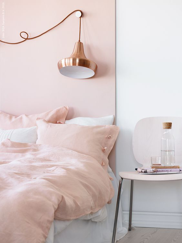 camera da letto rosa lampada rame