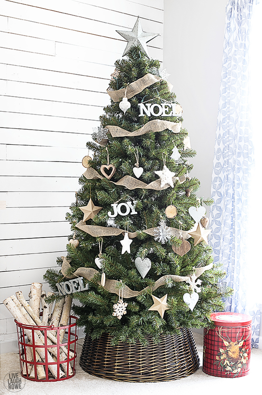 13 ideas to hide the Christmas tree stand